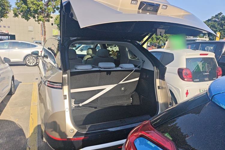 Used XPeng X9 2024 702 Ultra-Long Range Max
