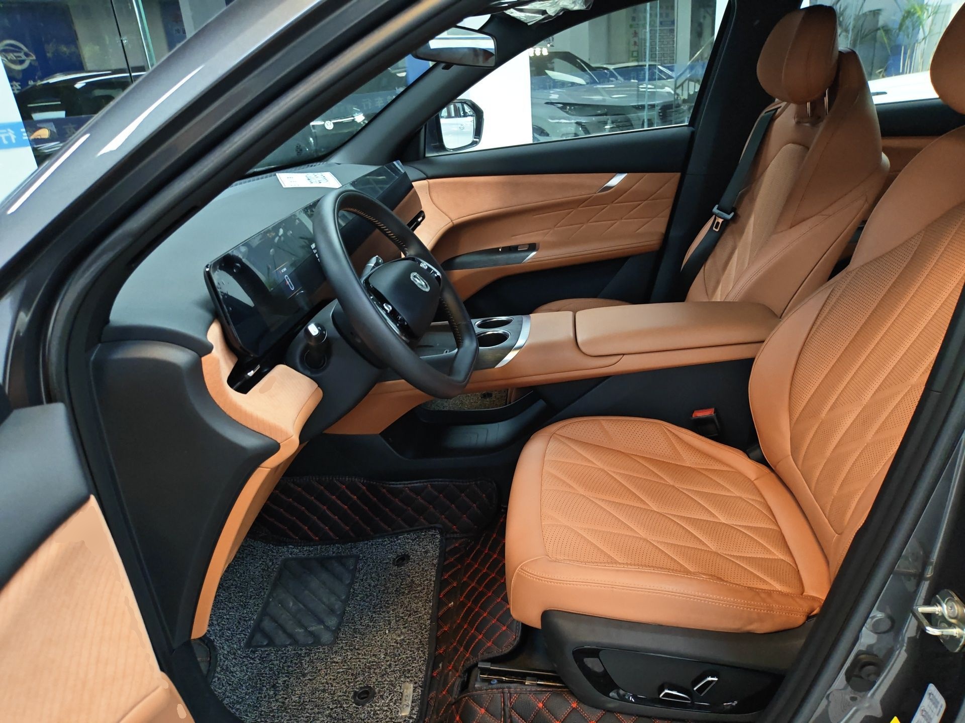 المقاعد الأمامية داخل السيارة