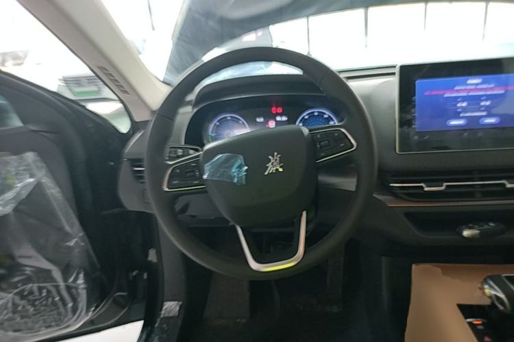 Used Hongqi E-QM5 2022 431 km Charge & Enjoy Edition
