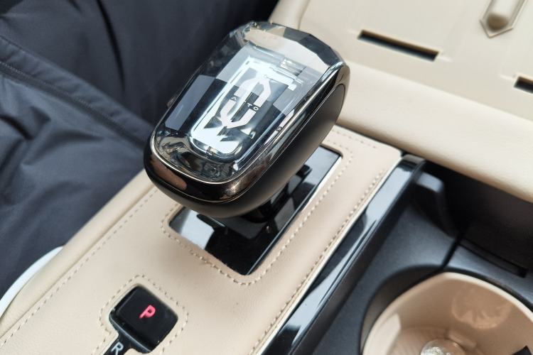 Used Hima AITO M7 2024 1.5T Intelligent Driving 4WD Max Edition 5 Seats Gear Lever