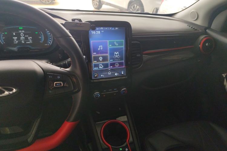 Used Chery QQ Little Ant 2022 Restyled Version Sweet Pink Edition Half-Sugar Version 30.6 kWh 30 kW 301 km Center Console