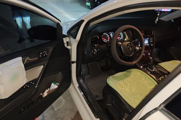 Used Volkswagen Golf 2017 230TSI Automatic Luxury Million-Vehicle Commemorative Edition
