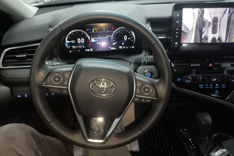 Used Toyota Camry 2023 2.5G Luxury Edition Center Console