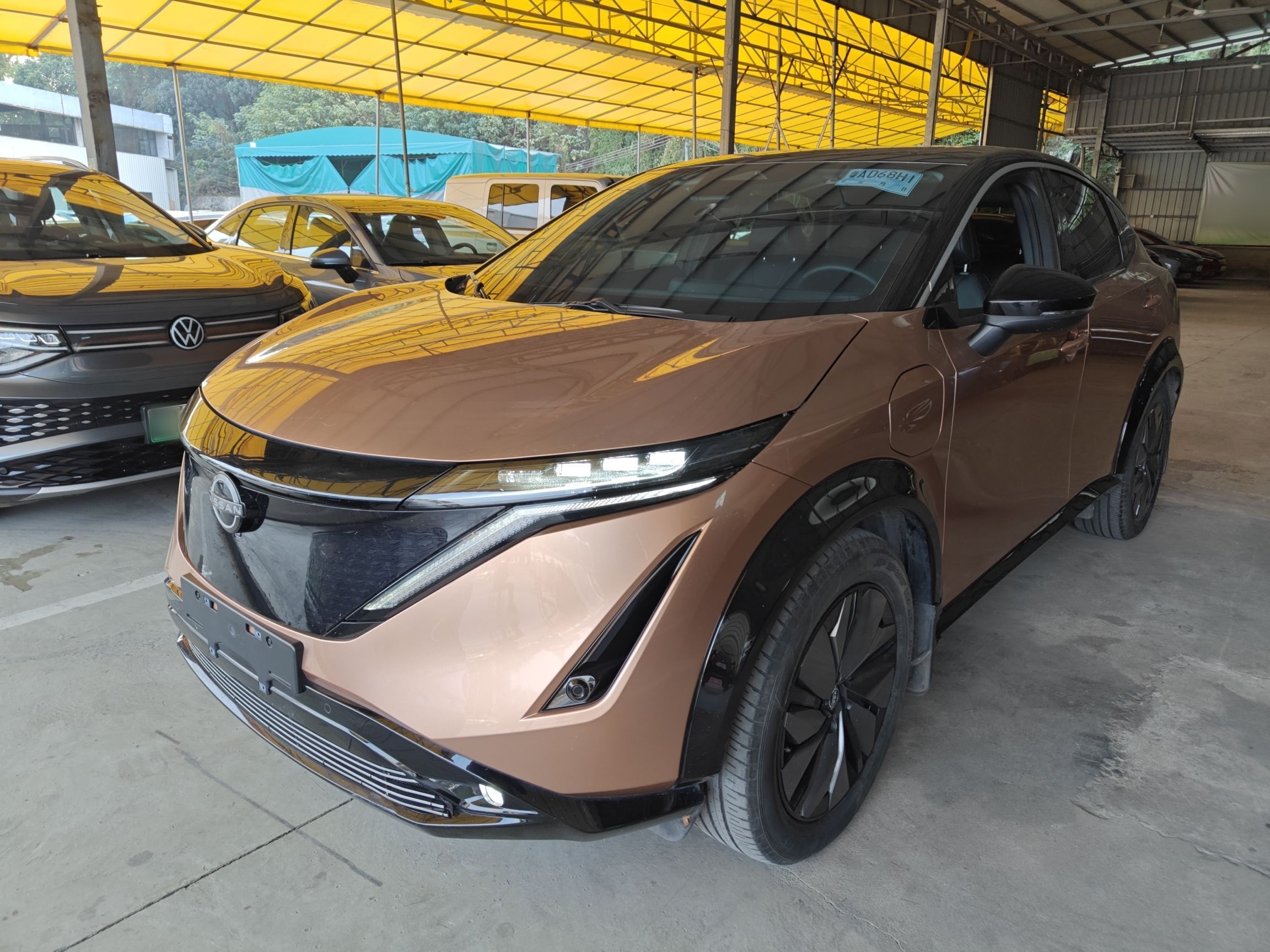 Под передней частью автомобиля