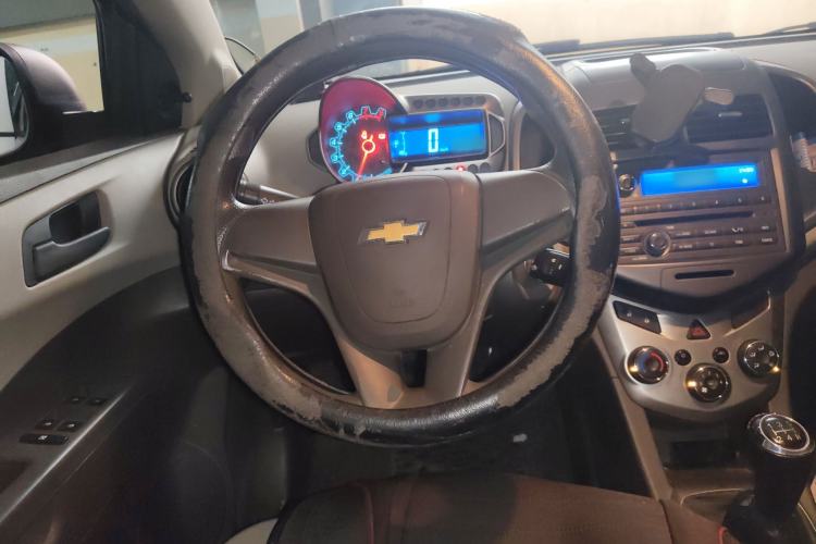 Used Chevrolet Aveo Sonic 2014 Sedan 1.4 SL MT Comfort Edition
