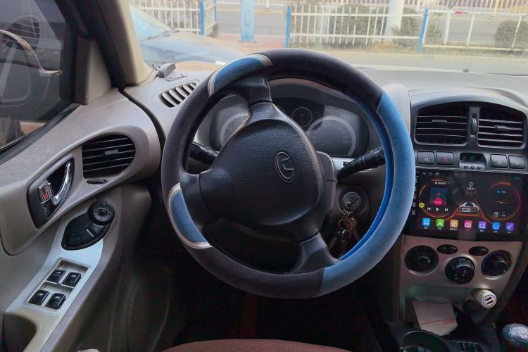 Used Huatai Santa Fe Classic 2012 2.0L Gasoline Manual Two-Wheel Drive with Sunroof
