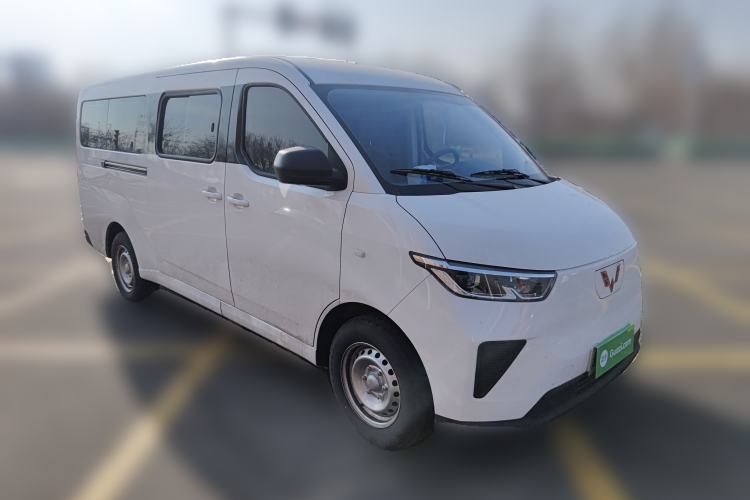 Used Wuling Yangguang 2024 300KM Comfort Version Passenger Van 75kW