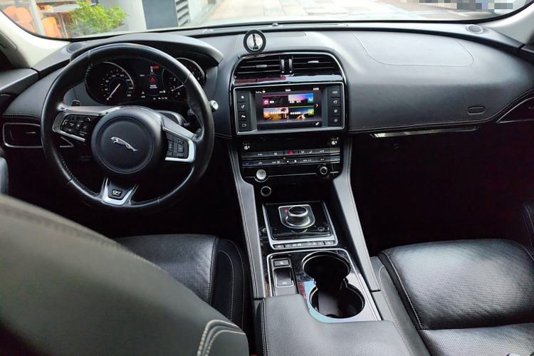 Used Jaguar F-PACE 2016 3.0 SC Four-Wheel Drive R-Sport Sport Edition
