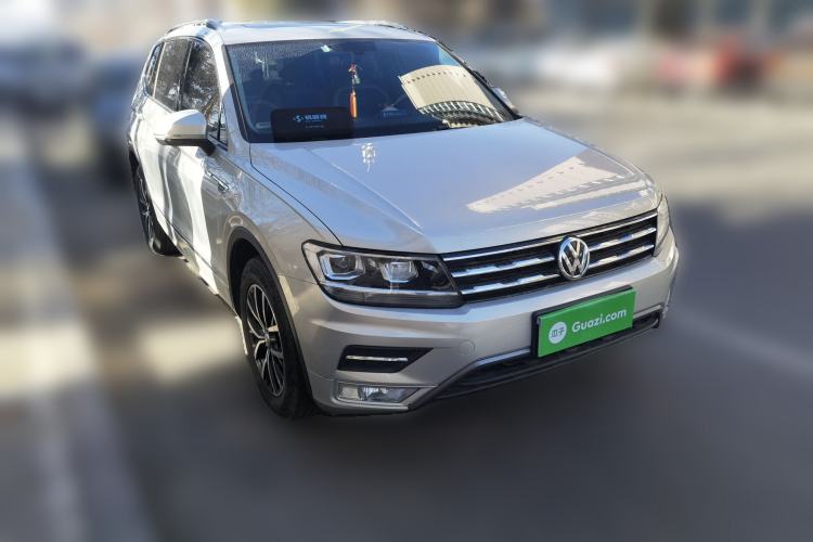 Used Volkswagen Tiguan L 2018 Facelift 330TSI Automatic Two-Wheel Drive Luxury Edition Front Right 45 Deg
