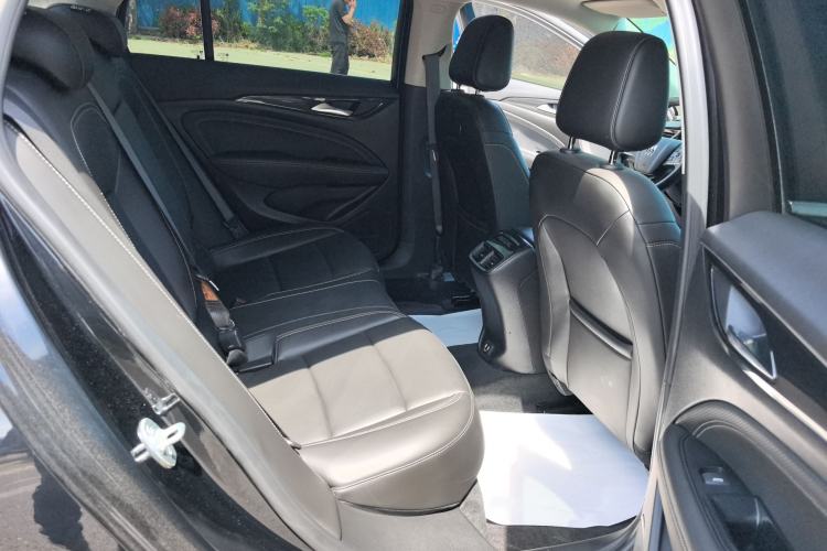 Used Buick Regal 2024 25T Deluxe Edition Interior 2