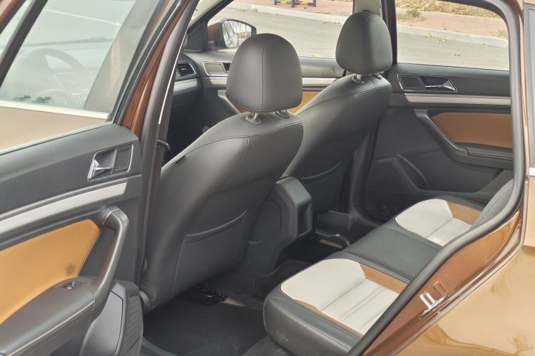 Used Volkswagen Cross Lavida 2016 230TSI DSG Luxury Edition
