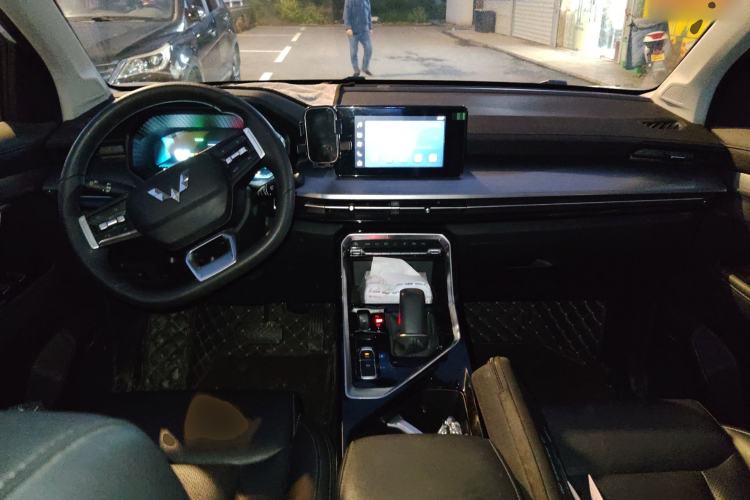 Used Wuling Asta 2022 2.0L DHT Electric Power Version Center Console