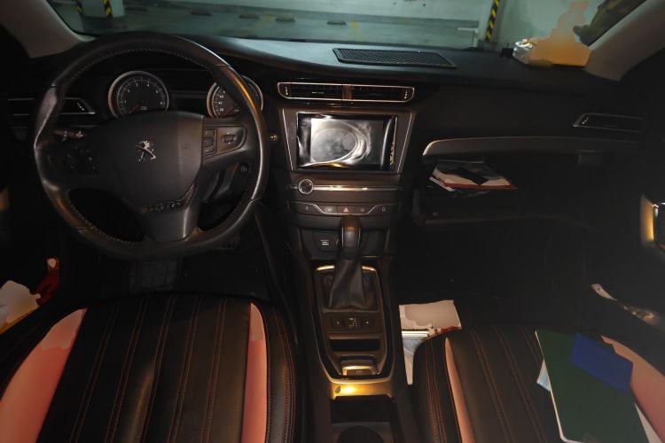 Used Peugeot 408 2014 1.8L Automatic Luxury Edition Center Console