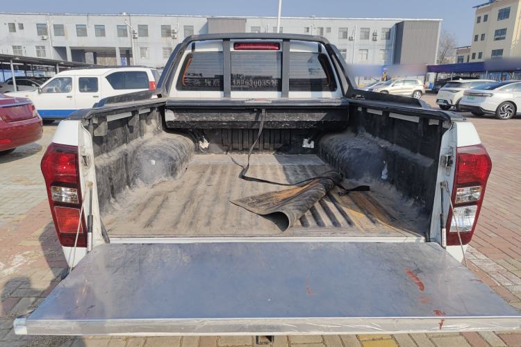 Used Isuzu D-MAX 2020 2.5T Two-Wheel Drive Automatic Flagship Edition China VI Standard Extended Version JE4D25Q6A