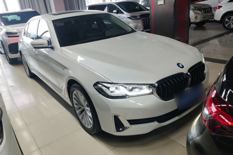 Used BMW 5 Series 2021 525Li Luxury Package Front Right 45 Deg