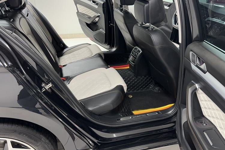 Used Volkswagen Magotan 2023 2 Million Units Commemorative Edition 330TSI DSG Luxury Version
