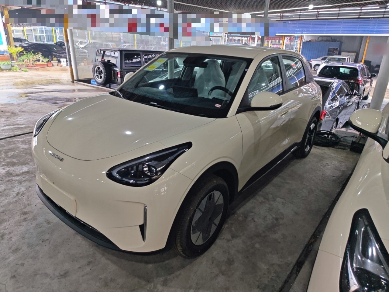 تحت مقدمة السيارة