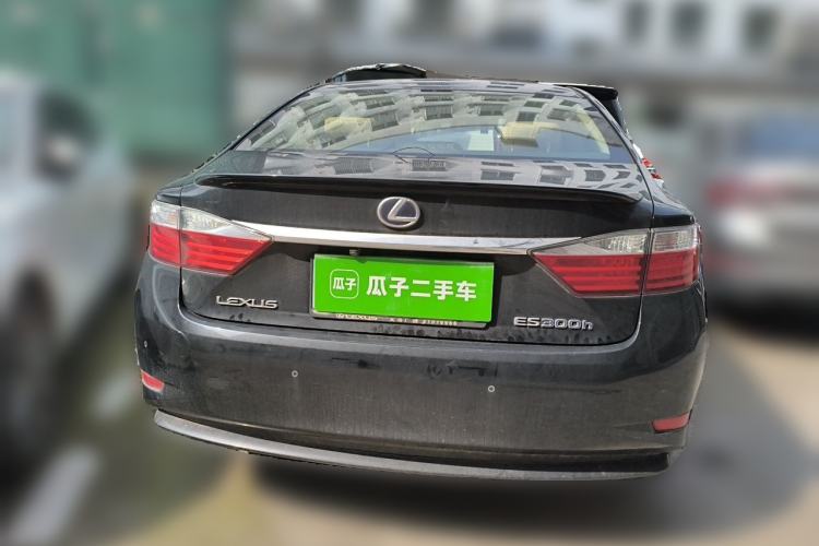 Used Lexus ES 2014 300h Elite Edition
