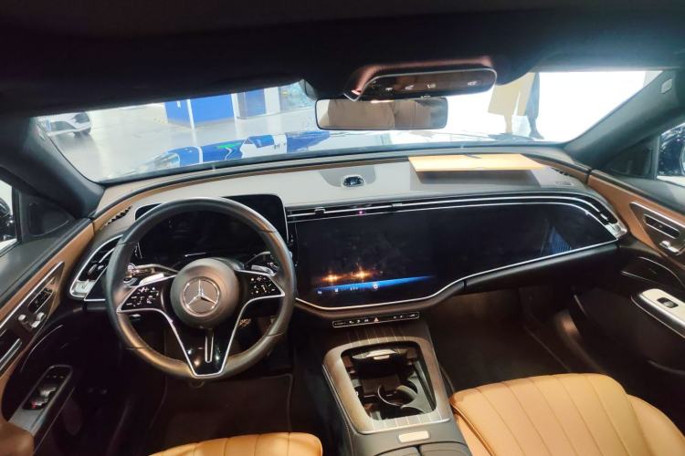 Used Mercedes-Benz E-Class New Energy 2024 E 350 e L Plug-in Hybrid Sedan Center Console