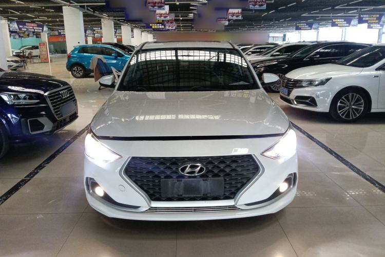 Used Hyundai Celesta 2017 1.6L Automatic Enjoyment Version GLS