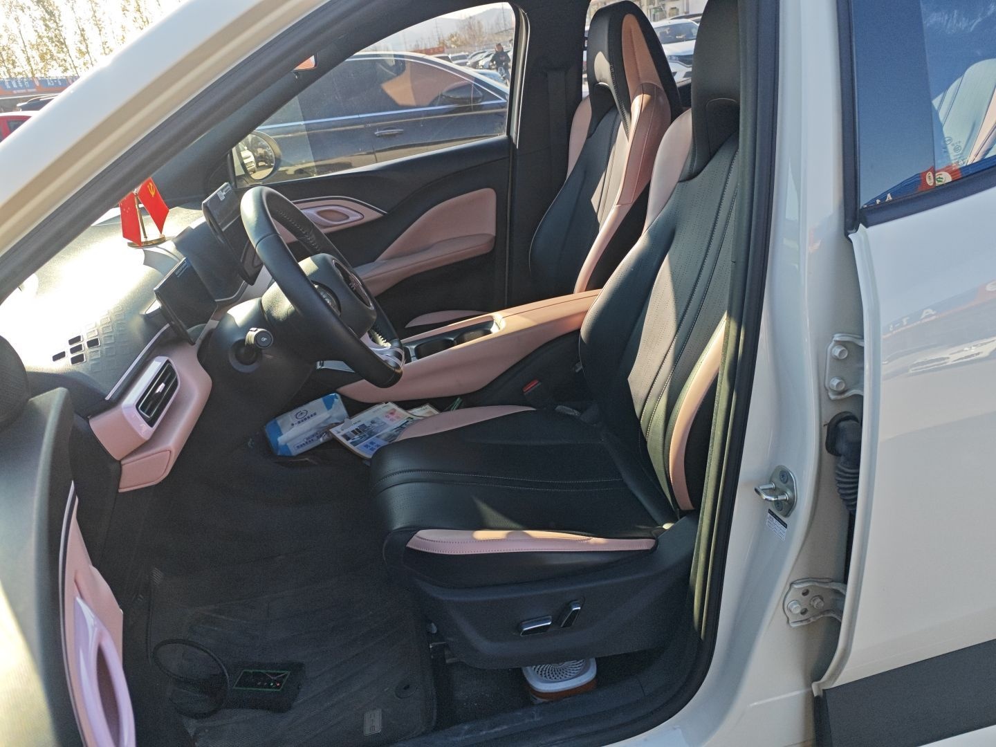 المقاعد الأمامية داخل السيارة