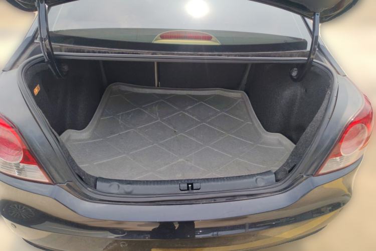 Used Volkswagen Lavida 2011 1.6L Automatic PinYou Edition Trunk