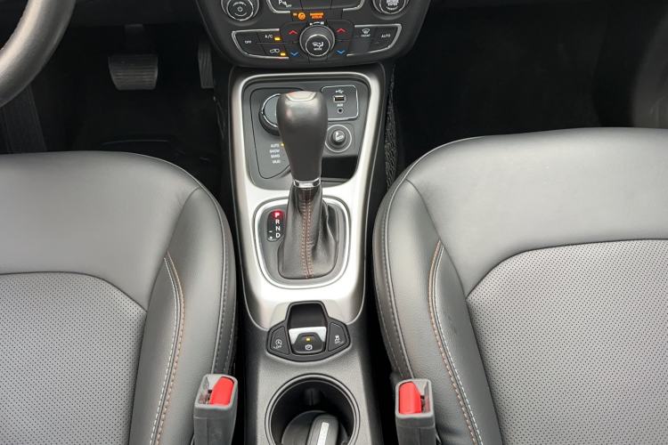 Used Jeep Compass 2017 200T Automatic Family Enjoyment Four-Wheel Drive Edition