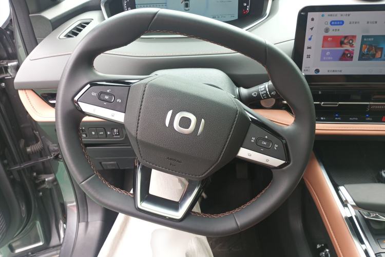 Used CHANGAN NEVO Q05 2024 Truly Delicious Version 125" Beyond-Performance Model CATL Steering Wheel