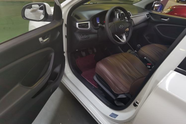 Used Hyundai Verna (older generation) 2017 1.4L Manual Refreshed Version China VI Standard Driver Seat