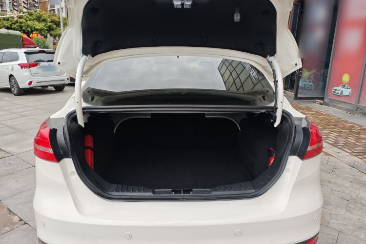 Used Ford Focus 2018 Sedan Classic 1.6L Automatic Trendy SmartDrive Edition Trunk