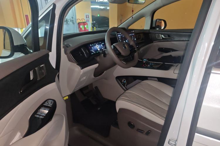 Used Denza D9 2022 DM-i 1040 Prestige Model