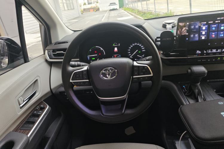 Used Toyota SIENNA 2024 2.5L Hybrid Comfort Edition Steering Wheel