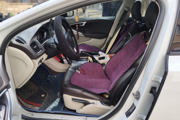 Used Volvo V40 2015 1.6T Zhiyi Edition
