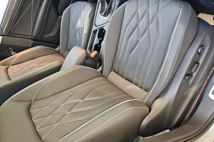 Used Volkswagen Tiguan L 2023 330TSI Automatic Two-Wheel Drive R-Line Enjoyment Edition
