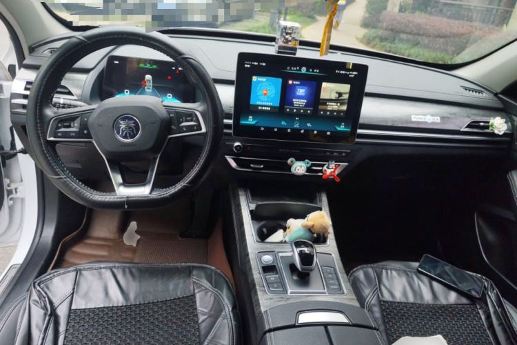 Used BYD Qin Pro New Energy 2018 DM 1.5TI Automatic Smart Connect Elite Model Center Console