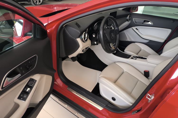 Used Mercedes-Benz GLA 2016 GLA 220 4MATIC Fashion Edition Driver Seat