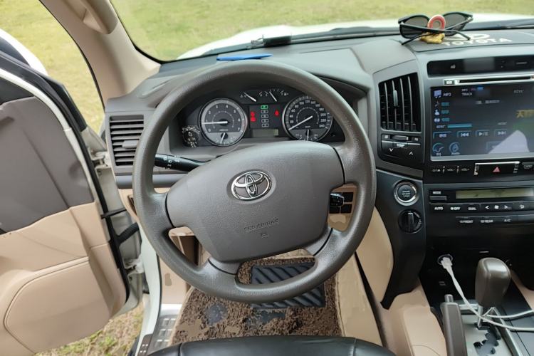 Used Toyota Land Cruiser 2015 4.0L 5-Seater Middle East Version
