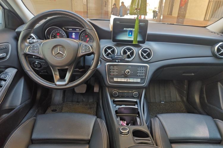 Used Mercedes-Benz GLA 2018 GLA 200 Sport Edition Center Console