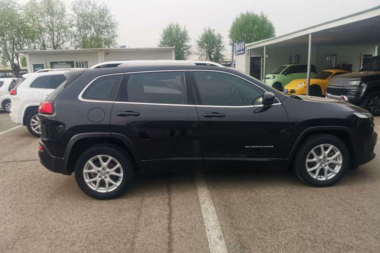 Used Jeep Cherokee 2016 2.4L Leading Edition