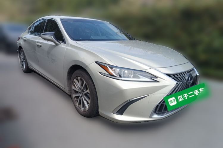 Used Lexus ES 2021 300h Excellence Edition Front Right 45 Deg