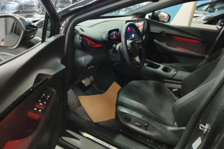 Used Volkswagen ID.UNYX 2024 Pro Long-Range Version Interior 3