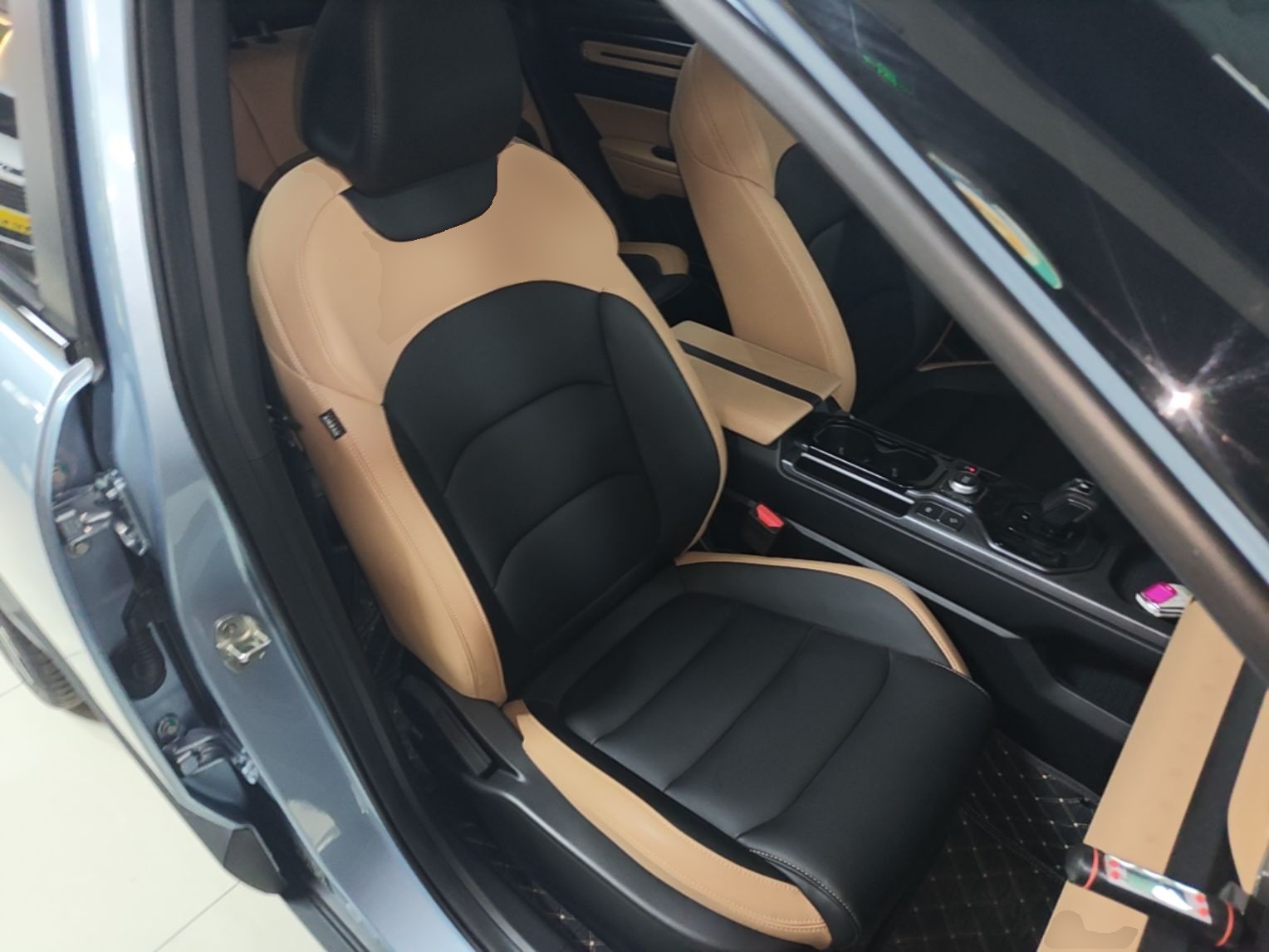 Geely Auto icon 2023 1.5TD Chocolate Smoothie Edition — снимка 19