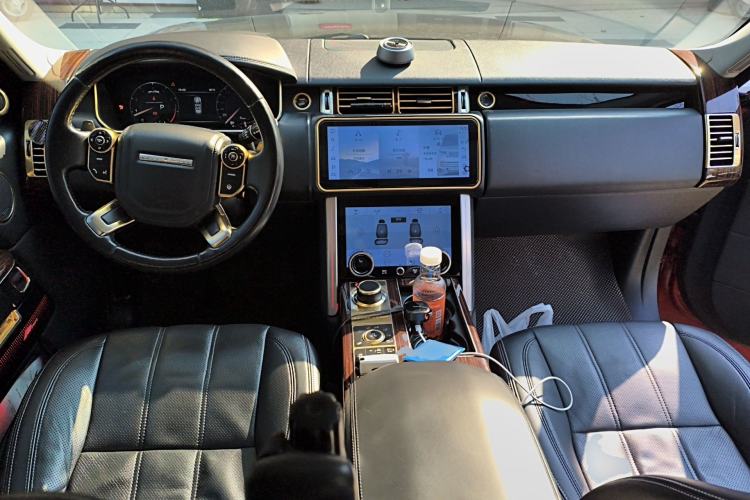 Used Land Rover Range 2014 3.0 SC V6 Vogue SE Center Console