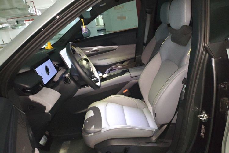 Used Lynk & Co 08 EM-P 2025 120km Long-Range Pro
