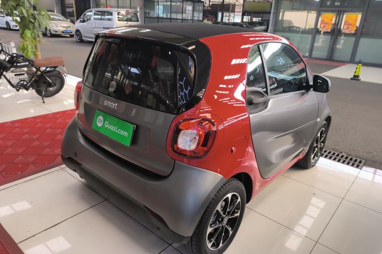 Used smart fortwo 2015 1.0L 52 kW hardtop Dynamic version

