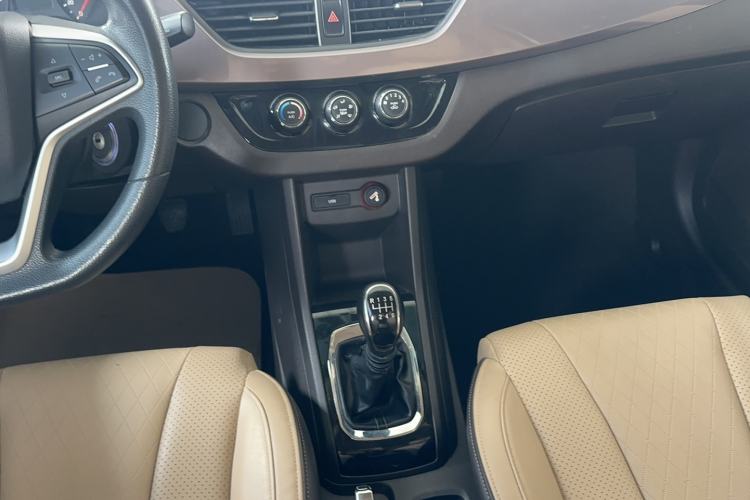 Used Baojun 310W 2017 1.5L Manual Fashion Model China V
