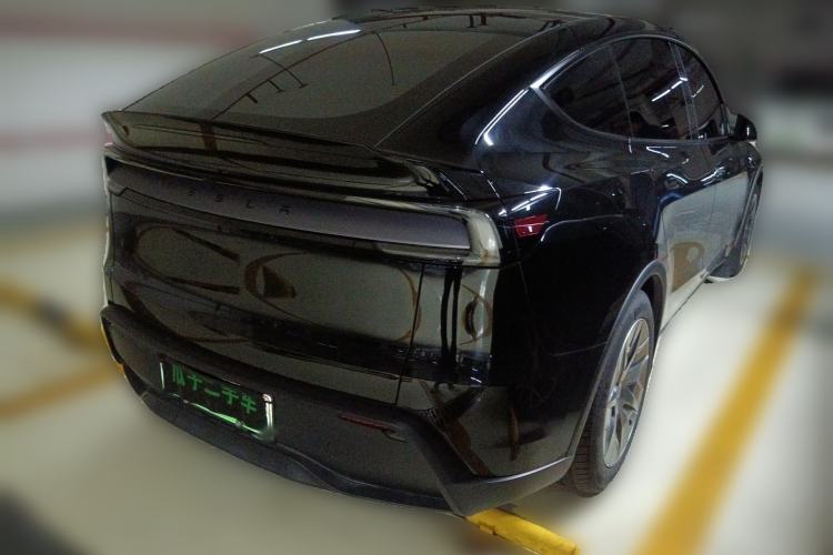 Used Tesla Model Y L 2025 Model Long-Range All-Wheel-Drive Version Exterior 5