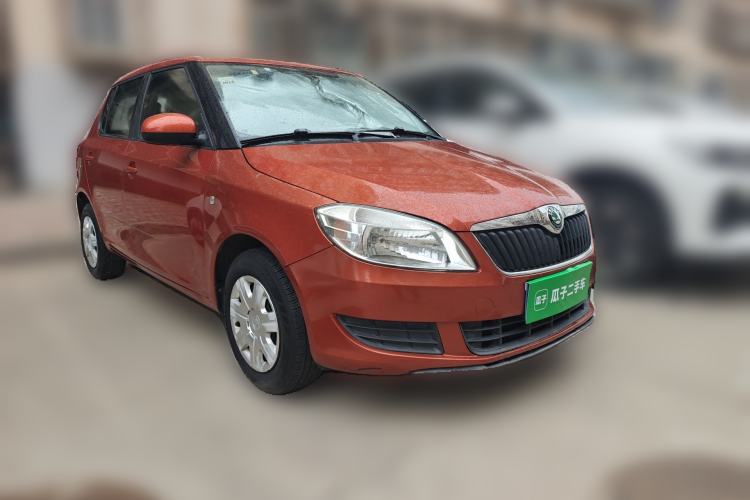 Used Skoda Fabia 2012 1.4L Automatic Crystal Edition Front Right 45 Deg