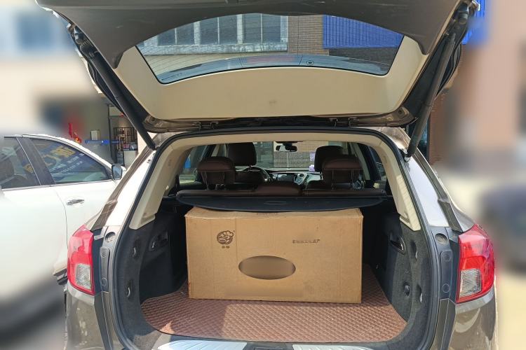 Used Buick Envision 2014 28T Four-Wheel Drive Luxury Model Trunk