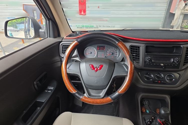 Used Wuling Hongguang V 2022 1.5L Jingqu Edition Electric-Assist LAR Steering Wheel